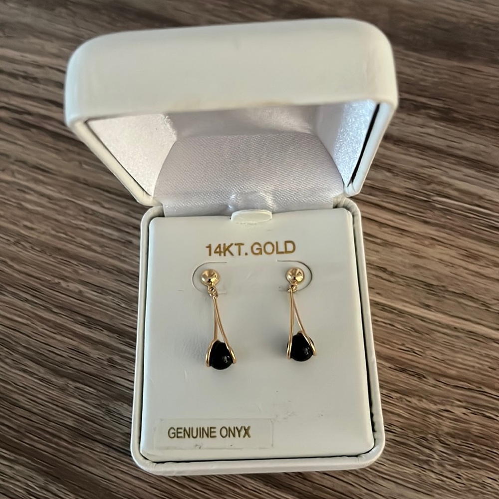 Lovely Onyx 14K Gold Drop Earrings